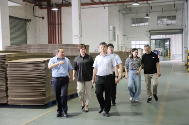 平湖市委常委、副市长张斌莅临金沙9001以诚为本全资子公司平湖景包调研残疾人就业工作