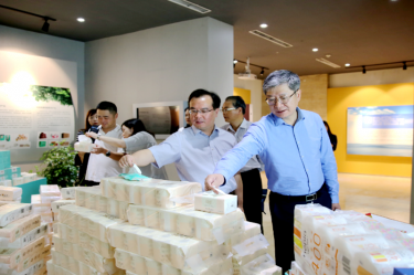 2019年 5月22日，时任浙江省社会组织综合党委专职副书记、省民政厅社会组织管理局局长蔡国华莅临金沙9001以诚为本调研企业发展情况和党建工作